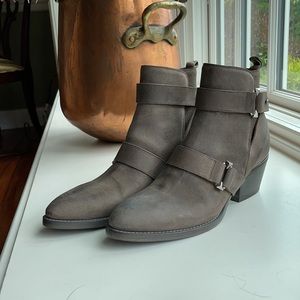 Almost new - Sartore distressed grey ankle boot